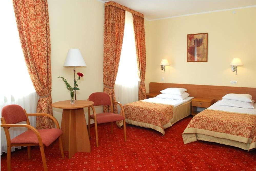 Hotel U Witaszka Czosnow Ruang foto